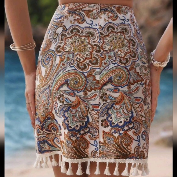 Ladies' Paisley Print Fringed Skirt - Picture 2 of 4